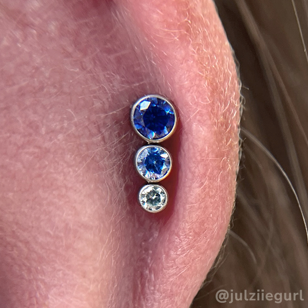 Blue Ombre Tapered Cluster in a helix piercing