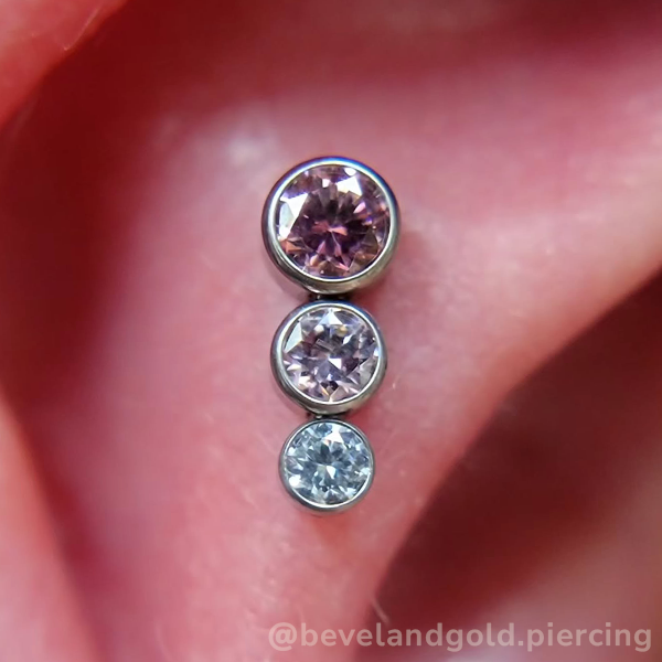 Pink Ombre Tapered Cluster in a flat piercing