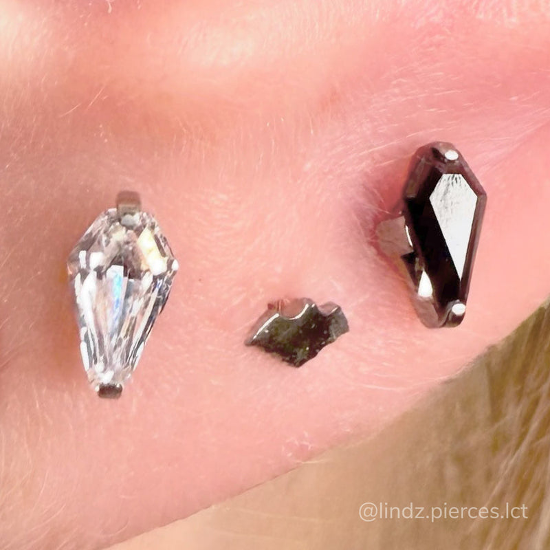 Titanium Coffin Cut Prong Set Gem