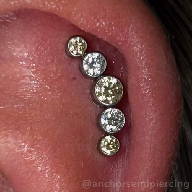 Glimmer and Glow Curved Clusters